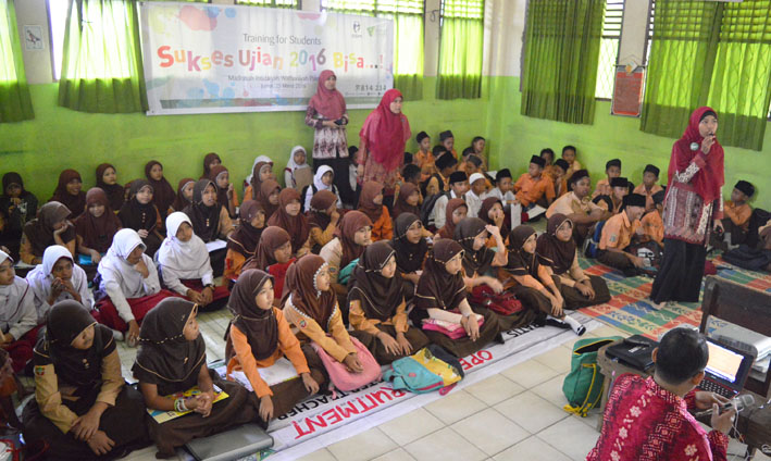 Suasana try out dan motivasi menuju UN 2016 di Madrasah Ikhlasiyah Palembang
