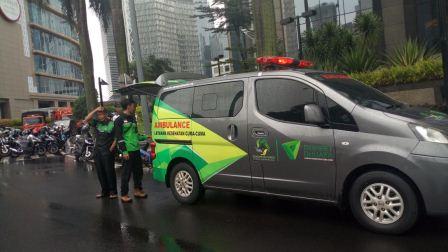 Bantuan tim medis dan ambulance Dompet Dhuafa untuk peristiwa runtuhnya lt. 2 gedung BEI Jakarta (15/1)