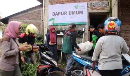 DMC Dompet Dhuafa buka dapur umum untuk korban gempa Banjarnegara     DMC Dompet Dhuafa buka dapur umum untuk korban gempa Banjarnegara