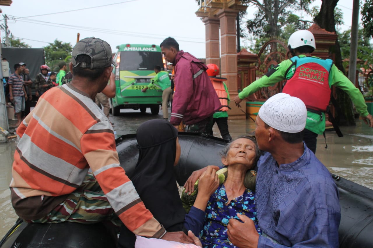 Banjir Landa Kawasan Madiun, Dompet Dhuafa Terjunkan Tim Relawan ...